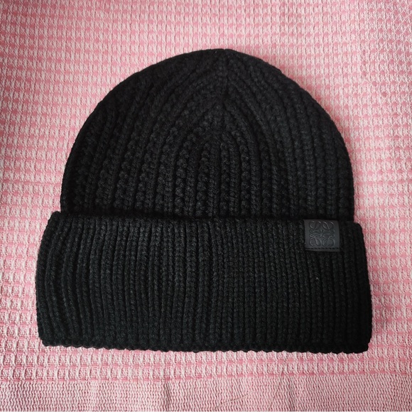 Loewe Other - Loewe Signature Anagram Patch Black Ribbed Beanie